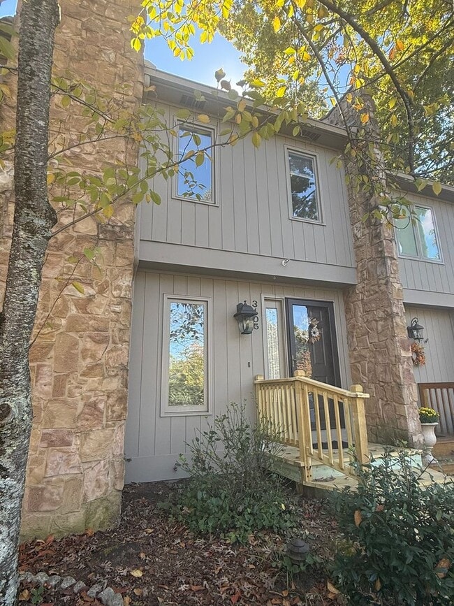 Building Photo - South County Townhome