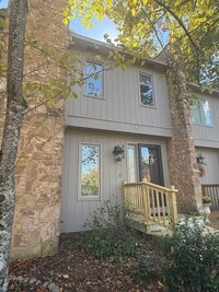 Building Photo - South County Townhome