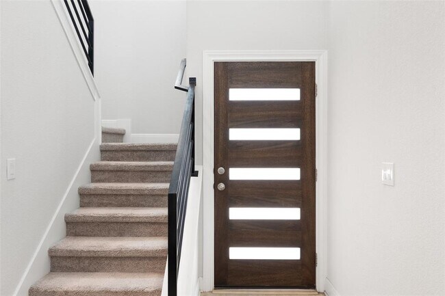 Building Photo - 1012 Legend Milton Ln