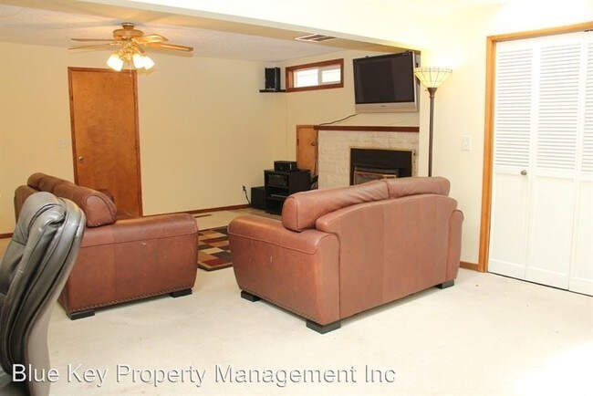 Building Photo - 3 br, 2 bath House - 5890 SW 203rd Ave