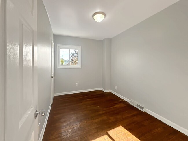 Building Photo - Charming 2BR Home with Rear Deck & Washer/Dryer in Dundalk