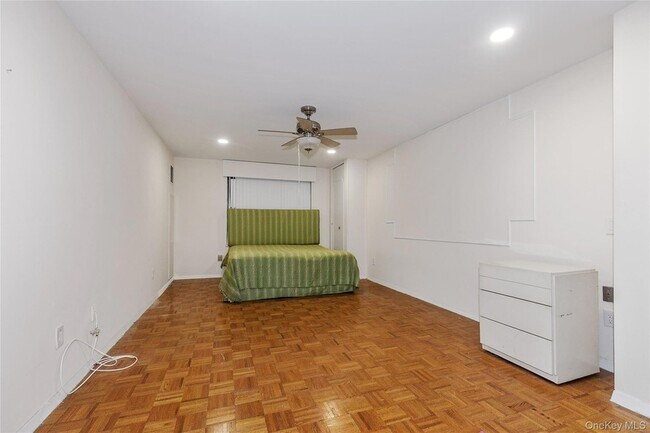 Building Photo - 12 Bond St