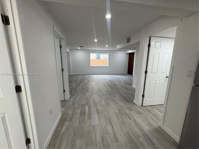Building Photo - 3291 SW 25th St