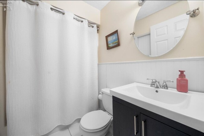 Building Photo - 154 Oakwood Dr