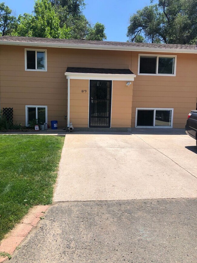 Building Photo - Half of a Duplex Available - 4 Bedroom 2 Bathroom in Lakewood