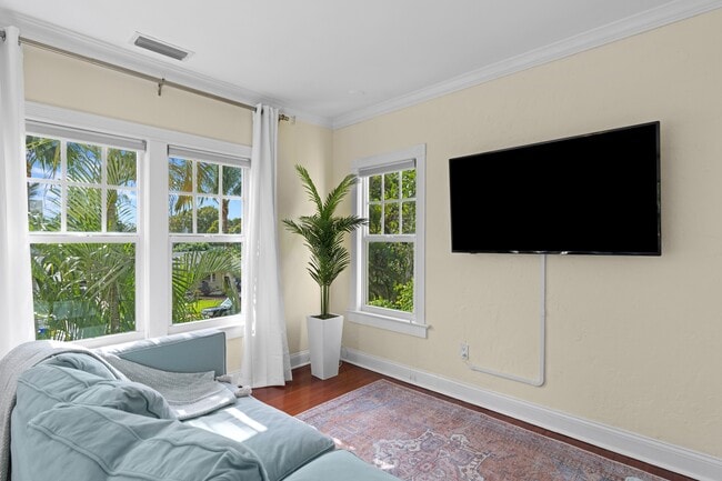 Building Photo - 727 Claremore Dr