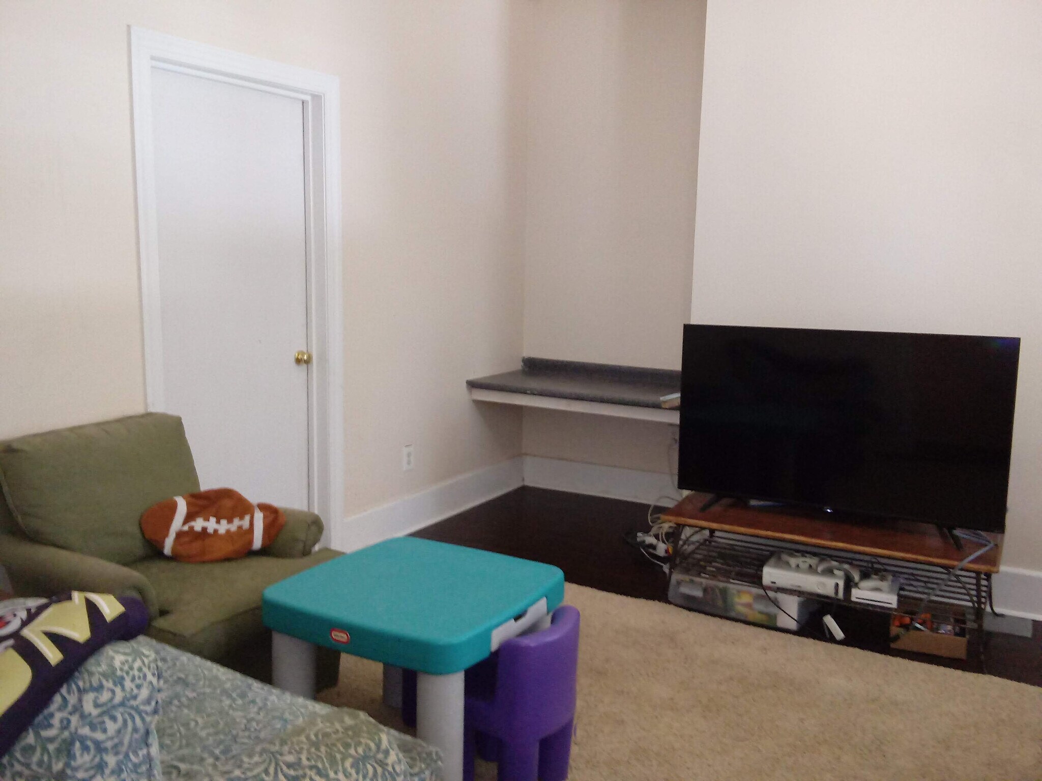 Living Room - 2108 Parkwood Ave