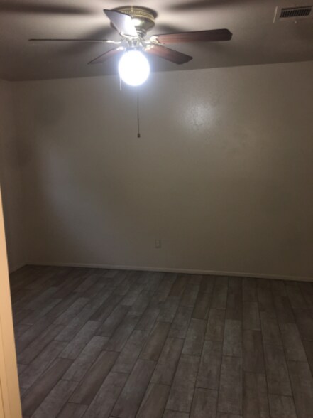 Building Photo - 1410 N Avenue R