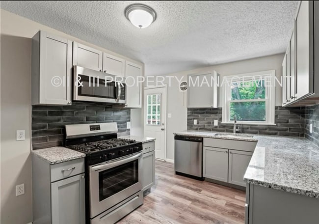 Building Photo - 8022 W 61st St