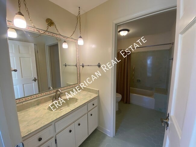 Building Photo - 925 Holbrook Cir