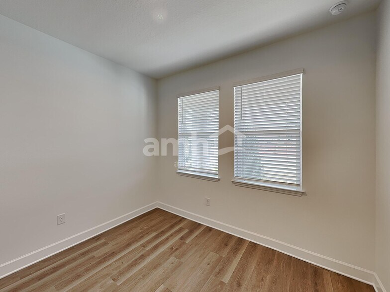 Building Photo - 16422 Cheyanne Ct