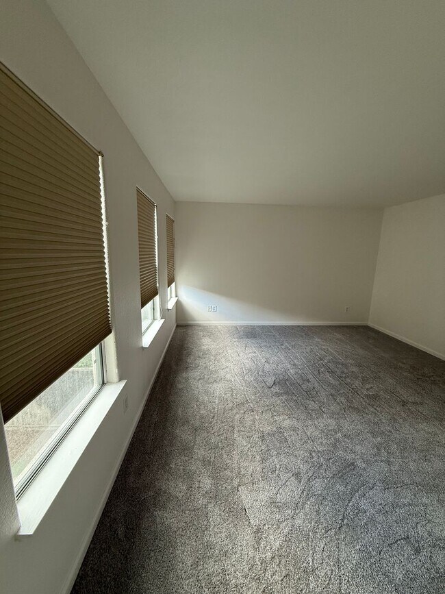 Building Photo - 505 Flora Spring Ct