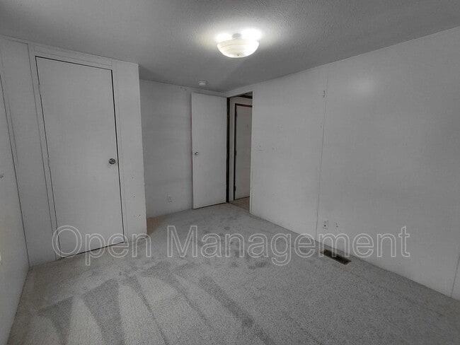 Building Photo - 301 Mantle Ave