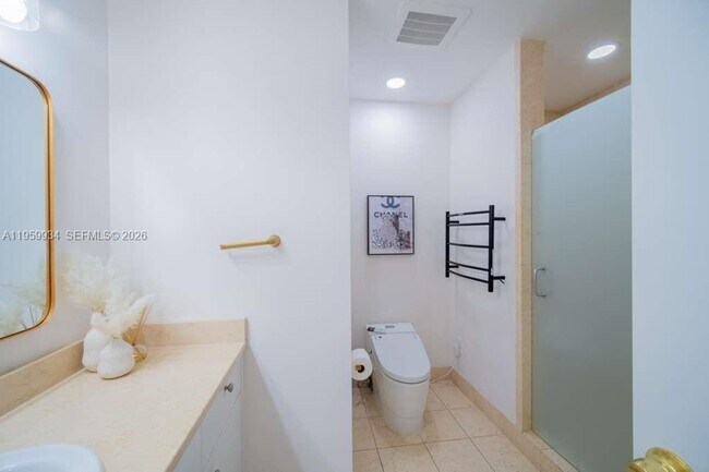 Building Photo - 20000 E Country Club Dr