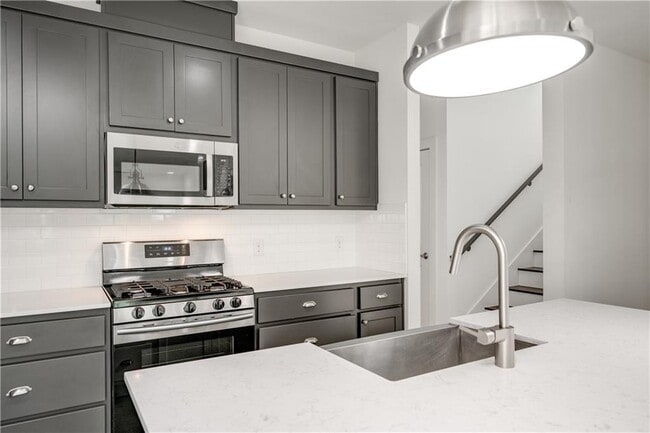 Building Photo - 3014 E 14th 1/2 St