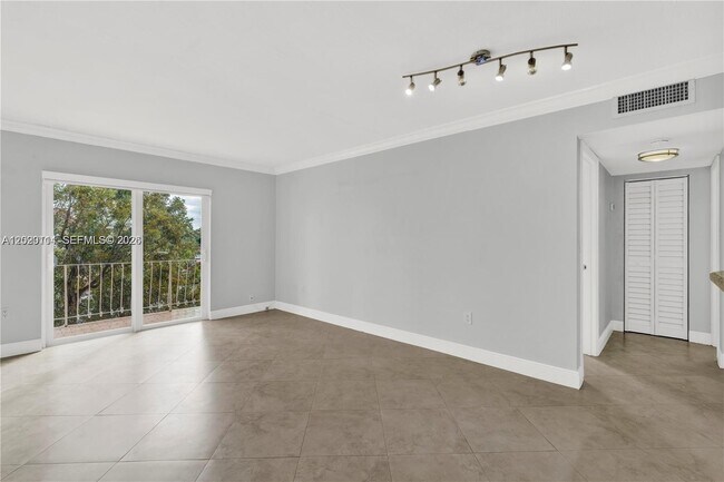 Building Photo - 6200 W Flagler St
