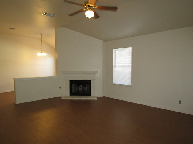 Building Photo - 122 Little Lake Rd
