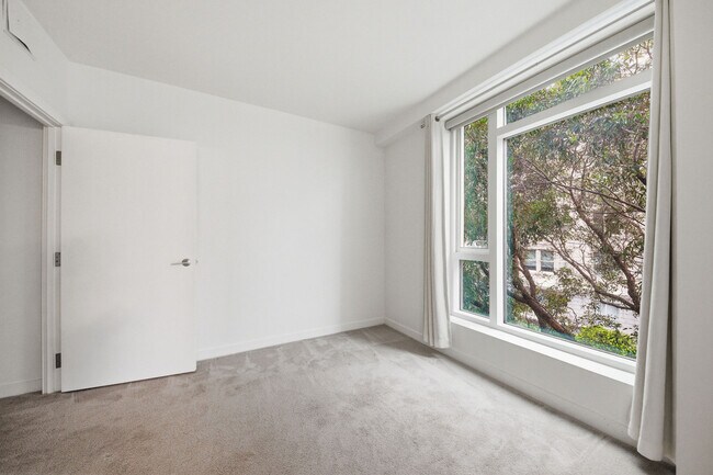 Building Photo - 1688 Pine St