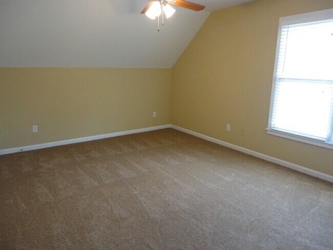 Building Photo - 697 Mountain Oaks Parkway