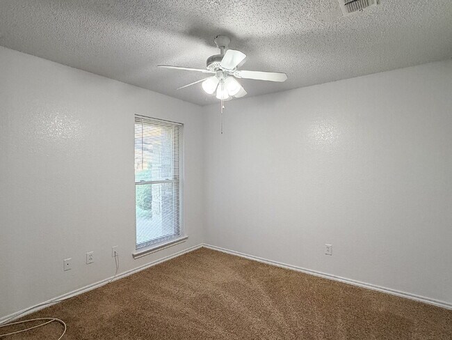 Building Photo - Charming 3-Bedroom Gem with 2 Full Baths in Crowley!