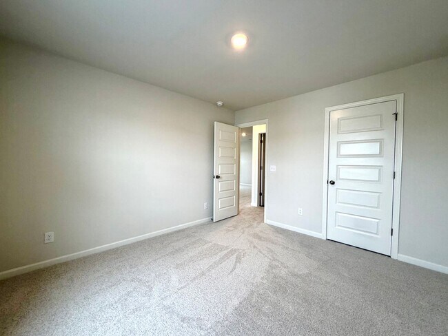 Building Photo - 900 Moray Ln