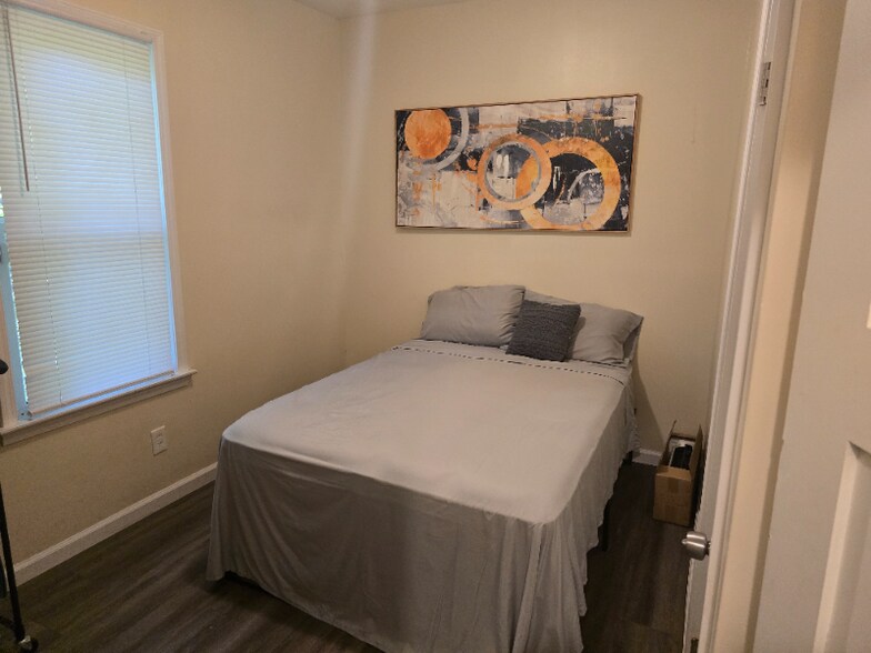 Building Photo - 3081 Philip St