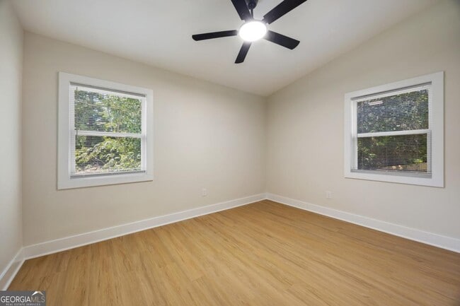 Building Photo - 2555 Flagstone Dr SE