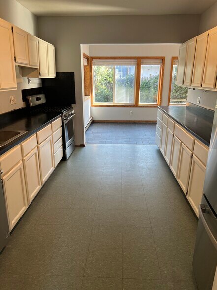 Building Photo - 114 Bedford St SE