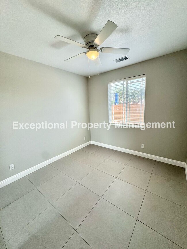 Building Photo - 16265 Plum St