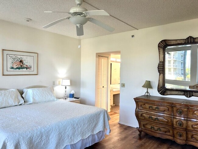 Building Photo - 2026 BEACH RENTAL- 2/2 Condo WITH PRIVATE ENTRY - BEACH PLACE - STEPS THE BEACH!!