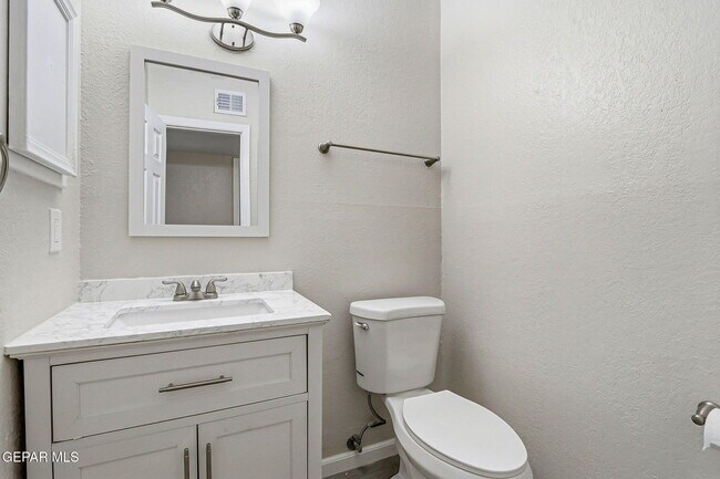 Building Photo - 10604 Springwood Dr