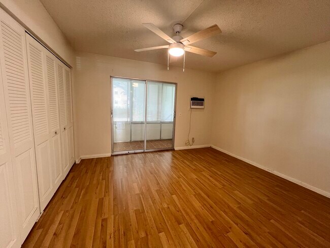 Building Photo - 170 Newport Dr