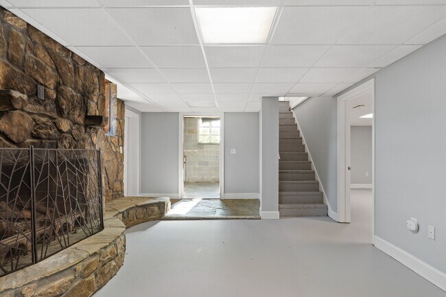 Building Photo - 603 Bitsy Ln