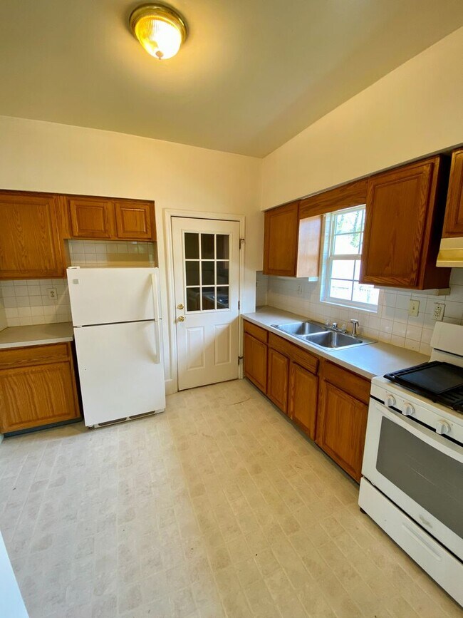 Building Photo - Welcoming Wilshire Heights Ranch Home for ...