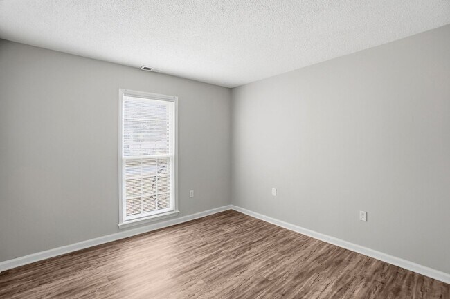 Building Photo - 3 Bedroom Ranch with a 2 Car Garage!