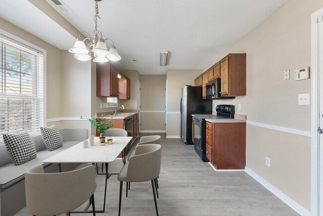 Building Photo - 1456 Middlesbrough Dr