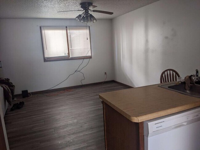 Building Photo - Quiet apartment along Westwinds