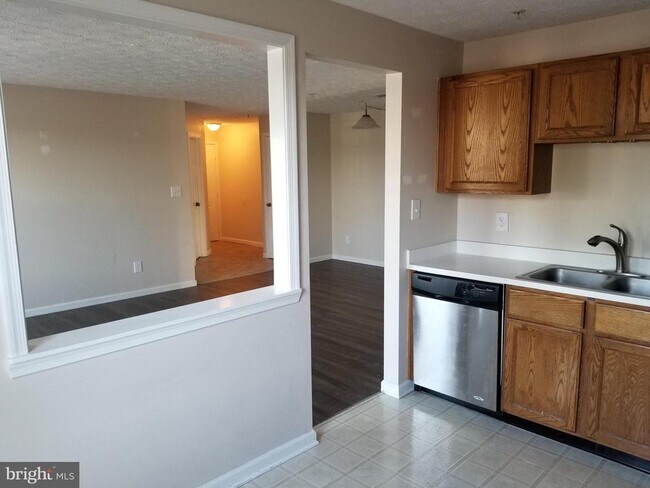 Building Photo - 696 Winding Stream Way