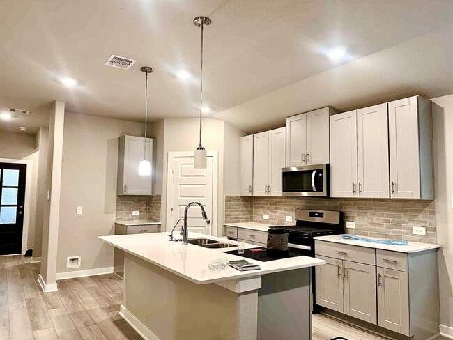 Building Photo - 6603 Kentfield Dr