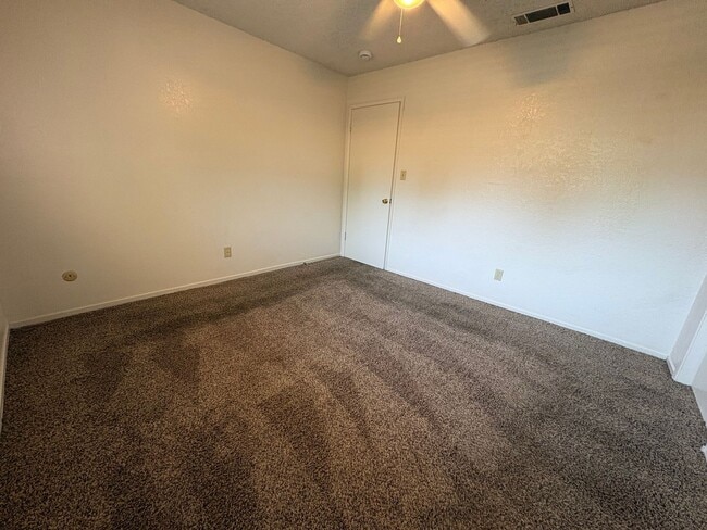 Building Photo - 3708