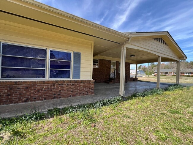 Building Photo - 4948 Plain View Hwy