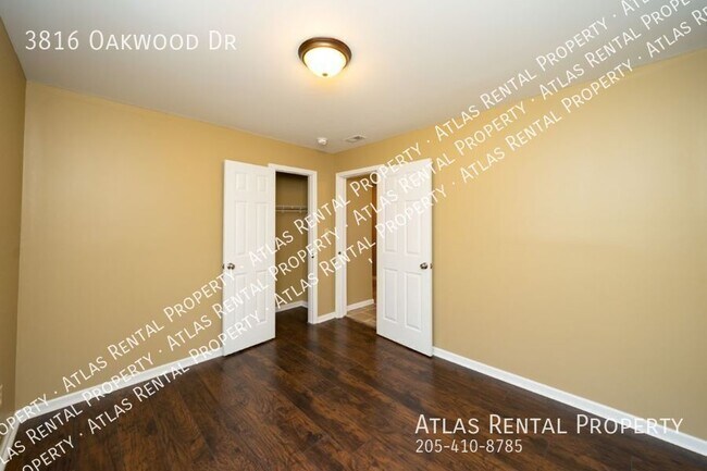Building Photo - 3816 Oakwood Dr