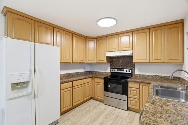 Building Photo - 20161 Cherry Ln