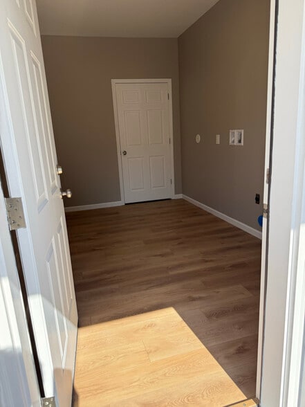 Building Photo - 213 N East St