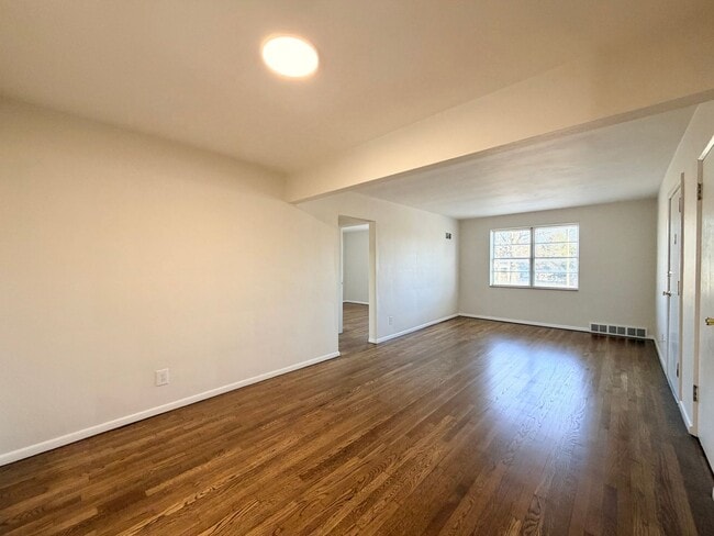 Building Photo - The Pointe at Willmore Park