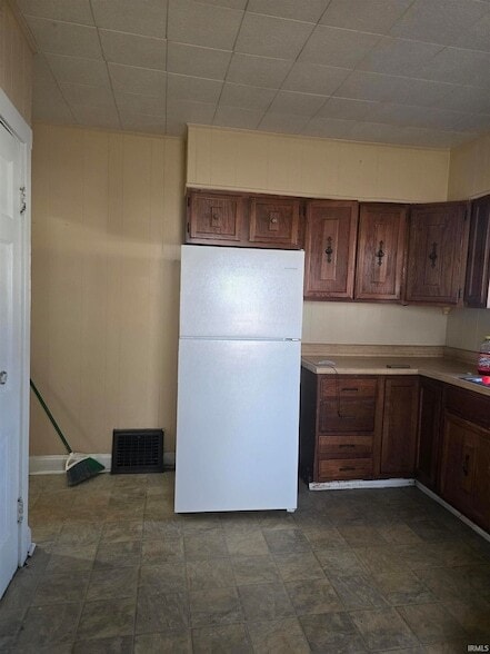 Building Photo - 216 S Grand Ave