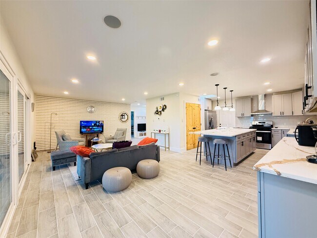 Building Photo - 3936 Wagon Rd