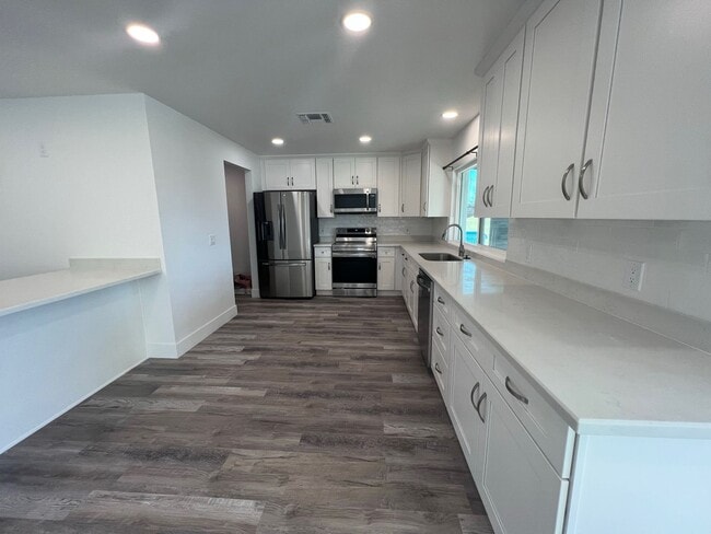 Building Photo - Remodeled 4 Bed/2 Bath in great ASU neighborhood