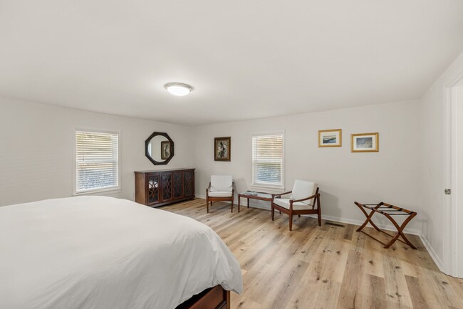 Building Photo - Lake Talquin - LAKEFRONT- Furnished 3 bedr...