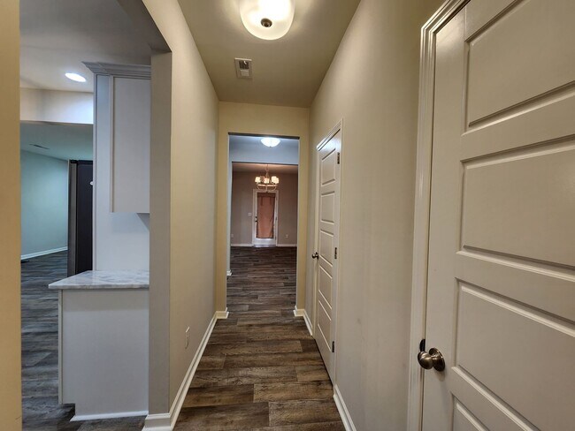 Building Photo - 3 Bedroom Townhome Community on Lake Wylie